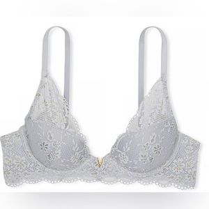 NWT: VS LOVE CLOUD Lightly Lined Lace Plunge Bra 34DD